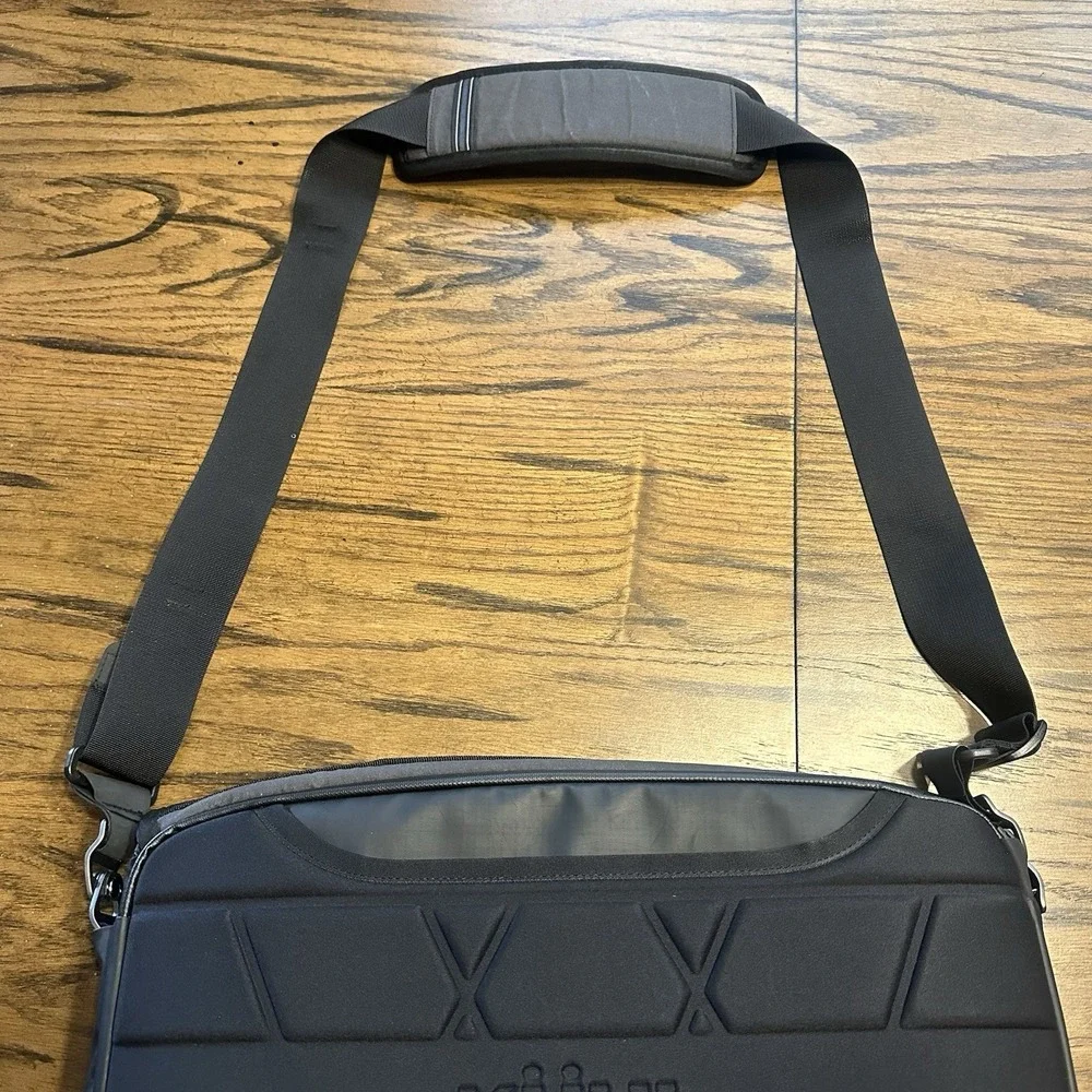 KUHL 14L Eskape Ink Black Kanvas Messenger Bag Laptop Travel Crossbody Carryon